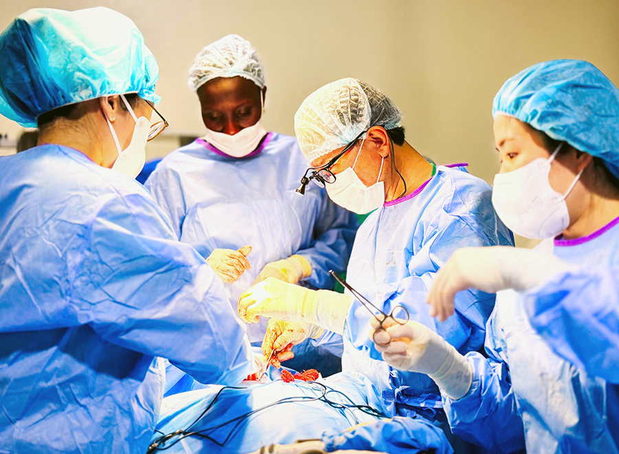 아프리카 우간다서 의료봉사